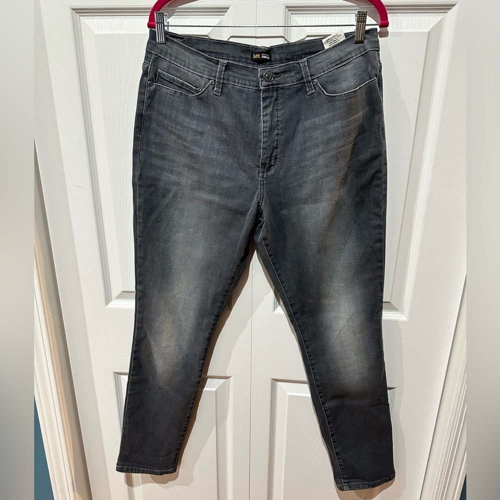 Lee Jeans slimming fit, skinny leg, size 14, gray/black wash